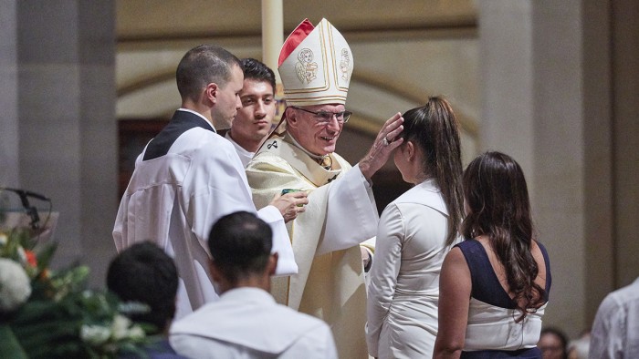 _L0A2181_EasterVigil2024_RonTan_300324_web cropped